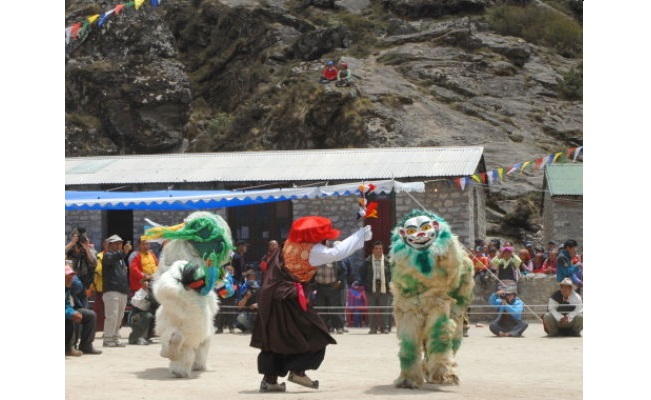 lion dancers